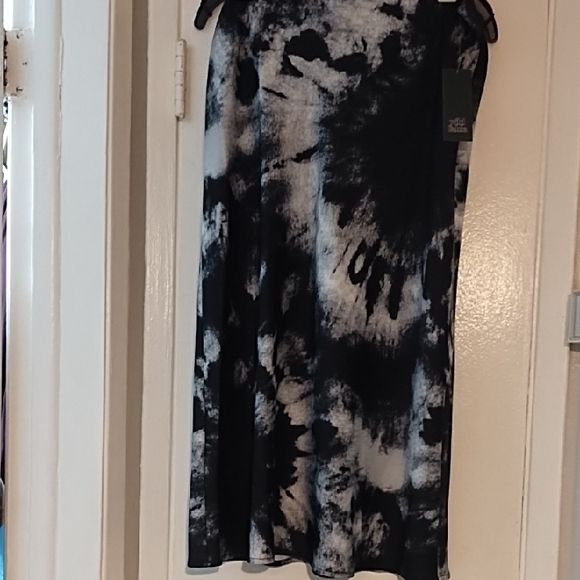 Target Black and White Patterned Pencil Skirt - Picture 2 of 7